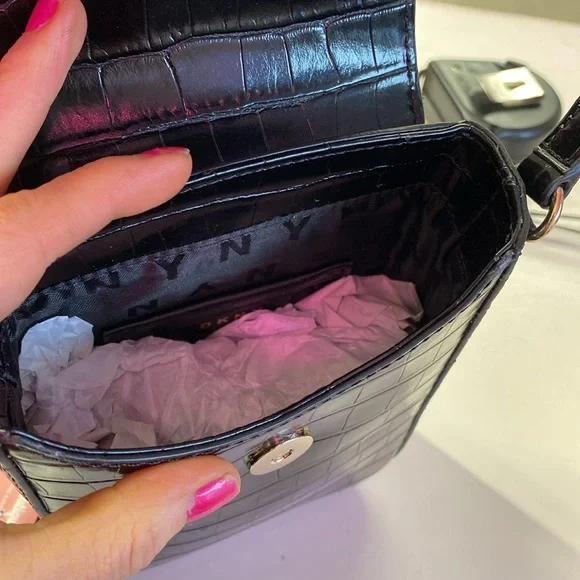 DKNY SQUARE CROSSBODY BAG - Picture 3 of 3